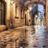 Gothic District (Old Town) + Pizza in Born District